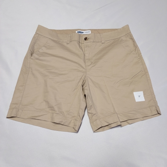 Old Navy Pure White Chino Shorts Women's Size 4 NWT Old Navy Pure White Chino Shorts Women's Size 4 NWT